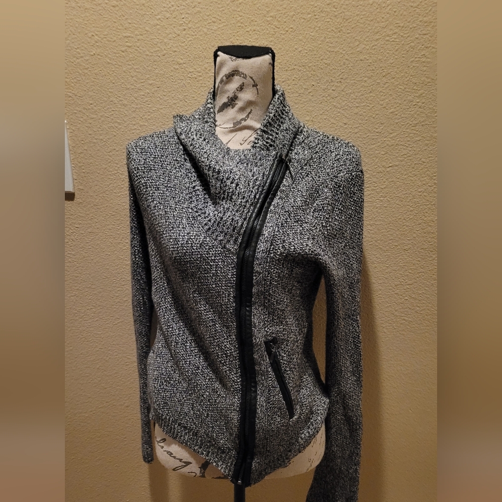 New York & Company Gray Sweater